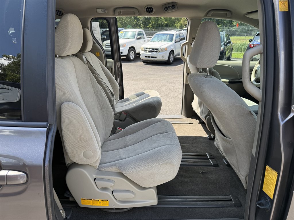 2011 Toyota Sienna LE - Photo 13