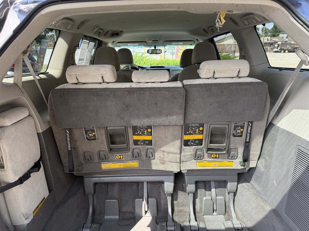 2011 Toyota Sienna LE - Photo 8