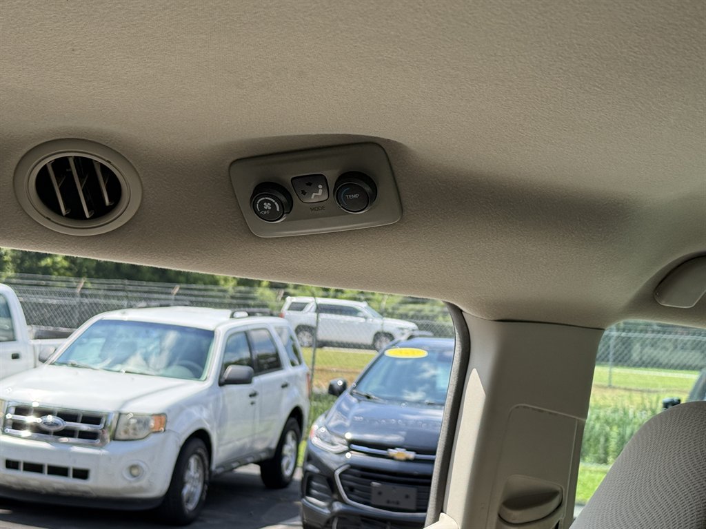 2011 Toyota Sienna LE - Photo 14