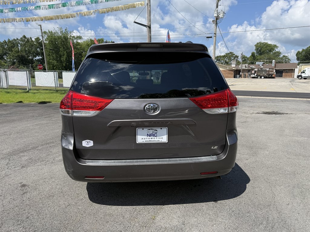 2011 Toyota Sienna LE - Photo 7