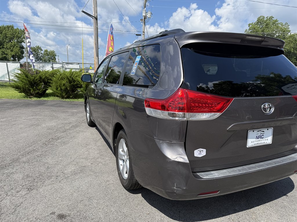 2011 Toyota Sienna LE - Photo 6