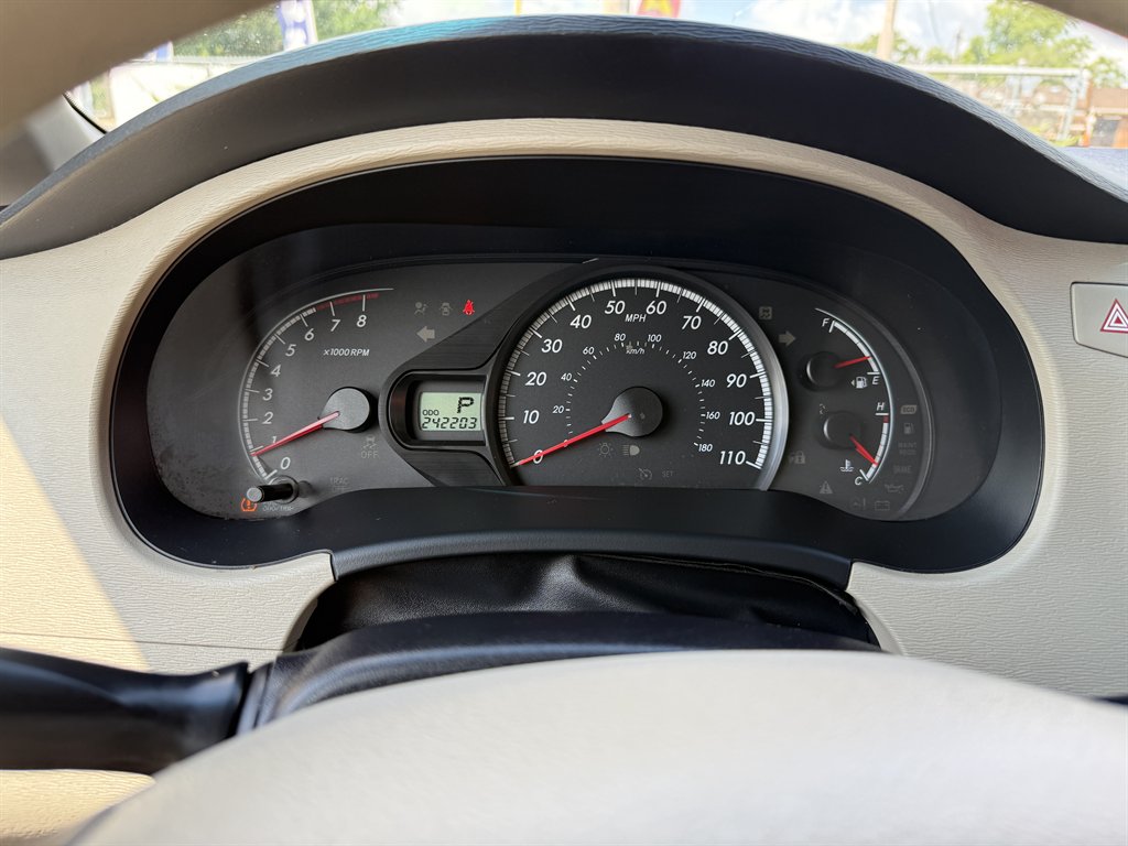 2011 Toyota Sienna LE - Photo 19