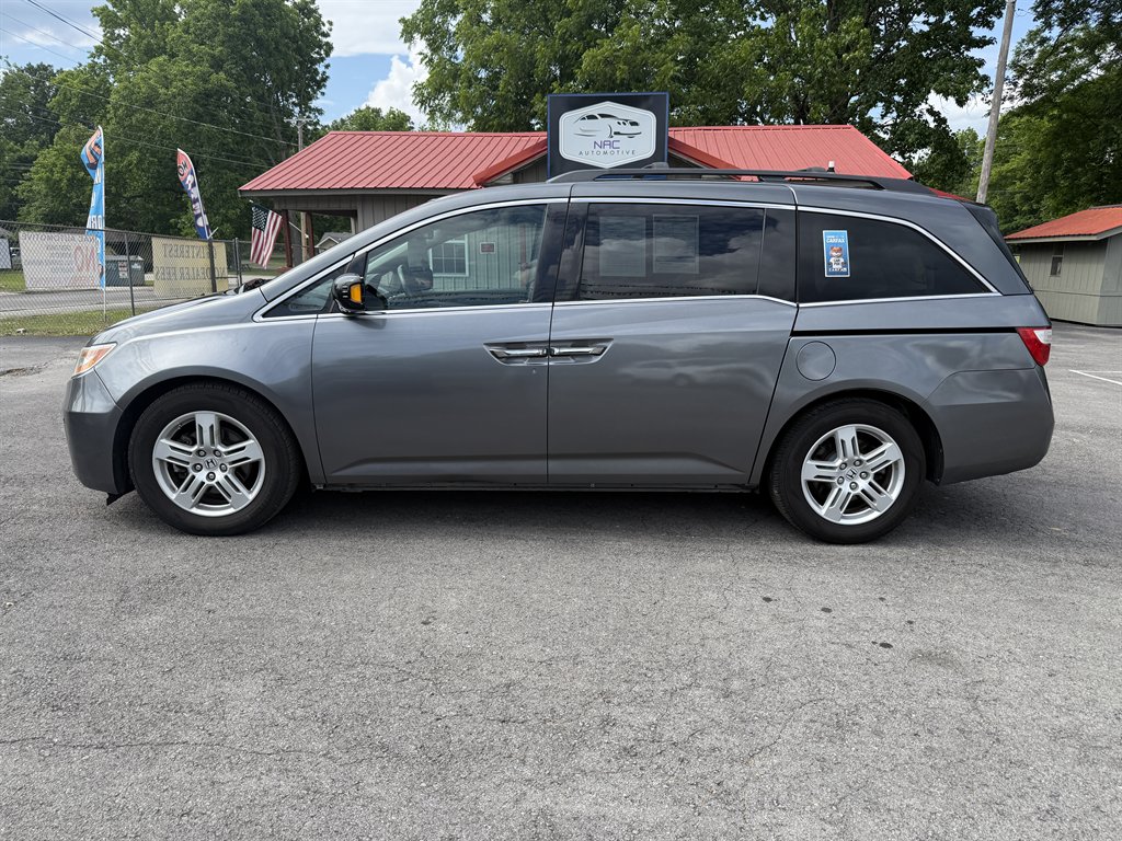 2013 Honda Odyssey Touring's photo