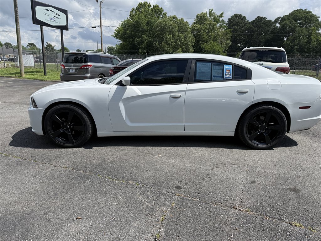 2014 Dodge Charger SE's photo