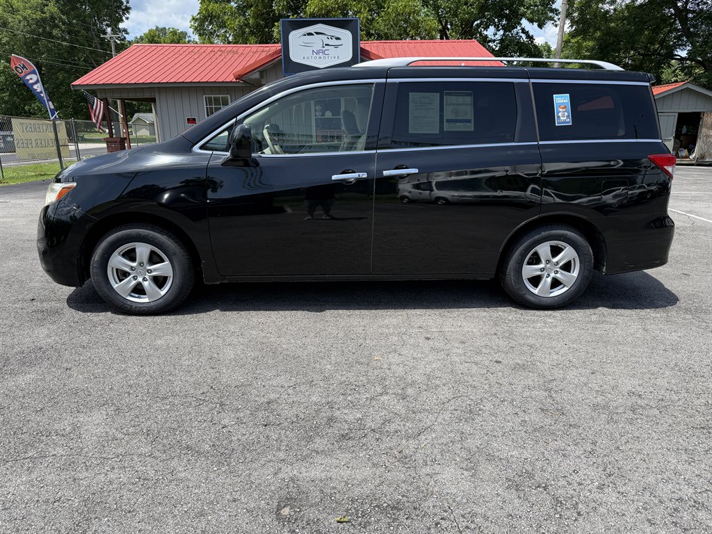 2016 Nissan Quest SV's photo